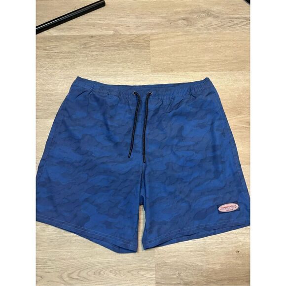 Vineyard Vines Swim Trunks Sz Medium - Picture 1 of 6